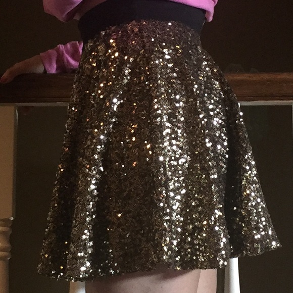 Gold sequin frilly skirt - Picture 5 of 5